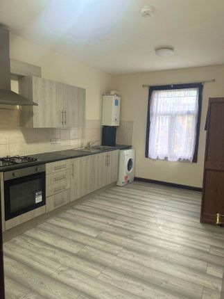 Flat 2, Vale Road, London photo 2