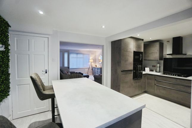 3, Lambah Close, Bilston photo 2