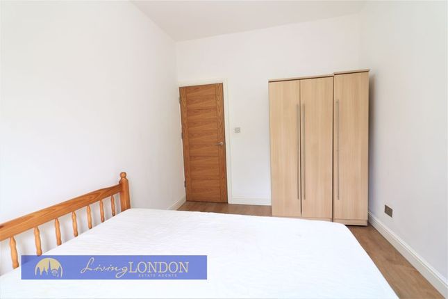 Flat to rent in Hornsey Road, London