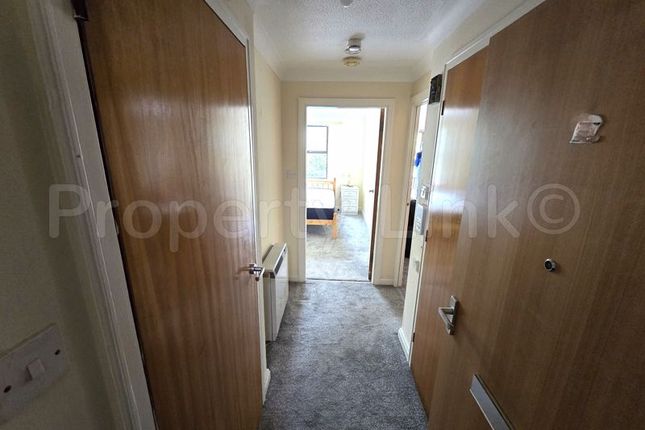 Flat to rent in Pittman Gardens, Ilford