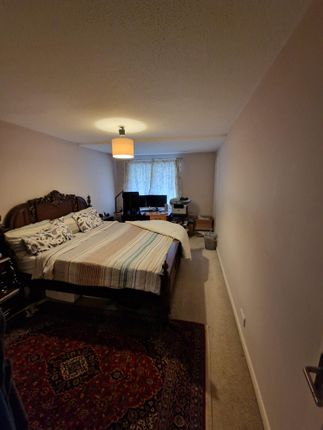 St. Laurence Close, London photo 5