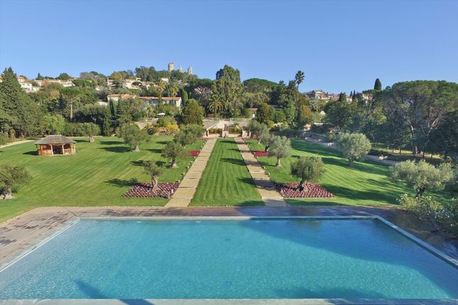 Villa for sale in Grimaud, Var, Provence-Alpes-Côte d`Azur, France