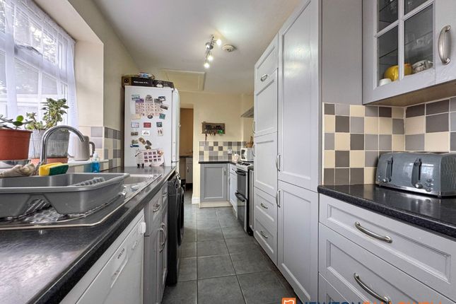 8 Green Lane, Newark photo 2