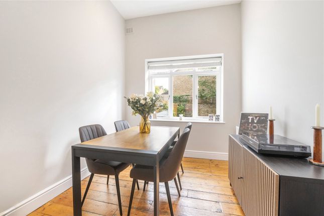 Flat for sale in Upper Richmond Road, Putney