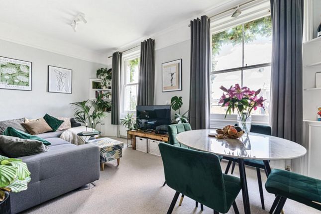 Thumbnail Flat to rent in Earl's Court Square, London