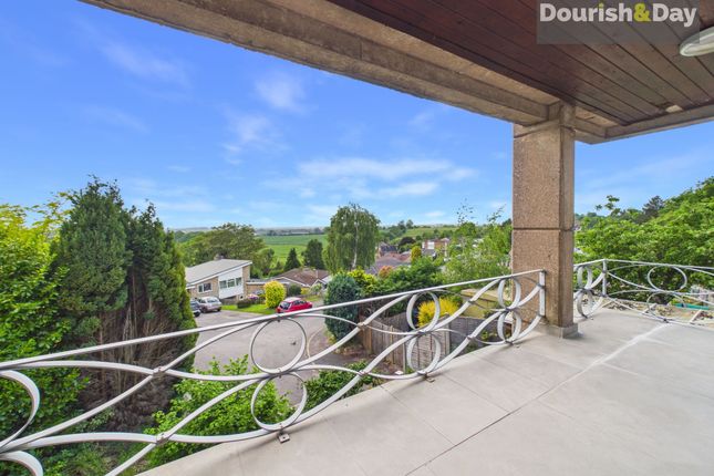 31 Kings Drive, Stafford photo 2