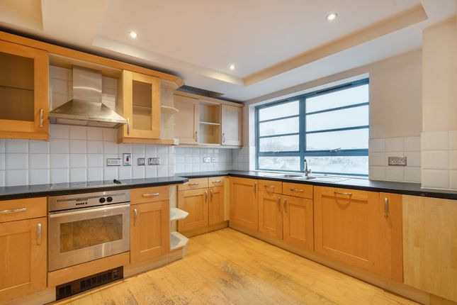 Flat 13 The Plaza, 135, Vanbrugh Hill, London photo 4