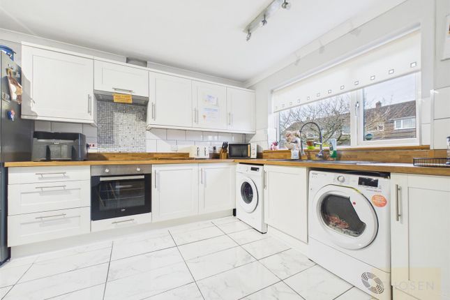 19, Westover Court, Gloucester photo 4