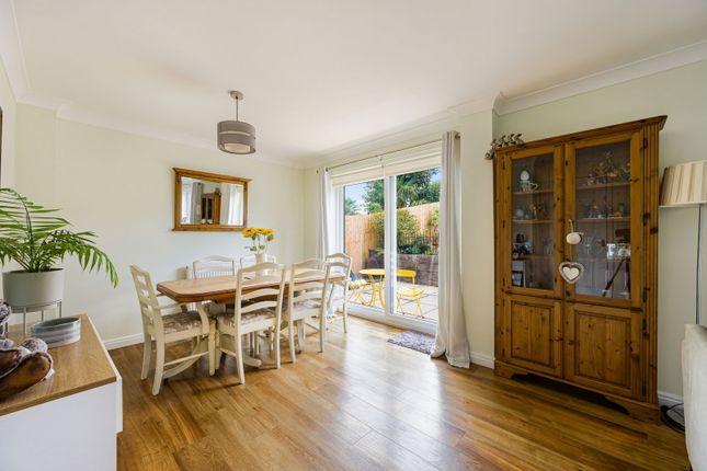 4, Carnoustie Close, Grantham photo 4