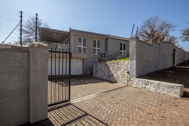 Thumbnail Detached house for sale in Pyracantha Road, Heldervue, Somerset West, Cape Town, Western Cape, South Africa