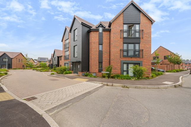 Thumbnail Flat for sale in Wilson Row, Crowthorne, Bracknell Forest