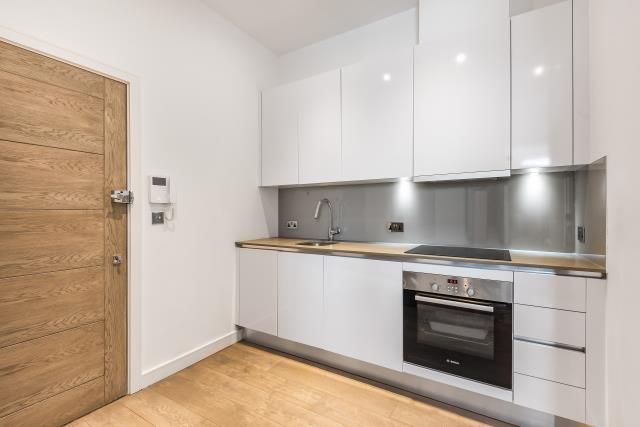 Flat 125 Verona Apartments, 50, Wellington Street, Slough photo 3