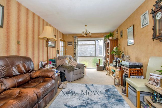 60 Darleydale, Crawley photo 3