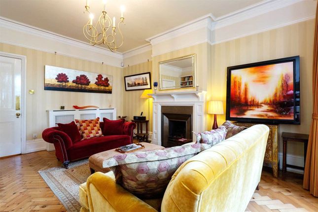 Flat for sale in Castelnau Mansions, Barnes, London