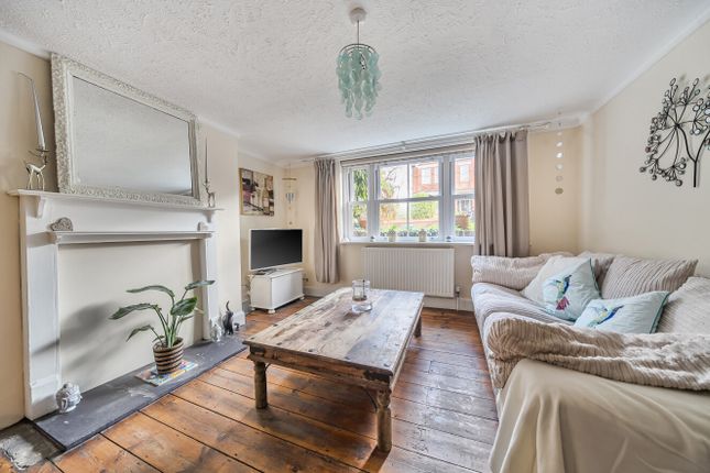 Basement Flat, 9, Green Lane, Kent photo 2