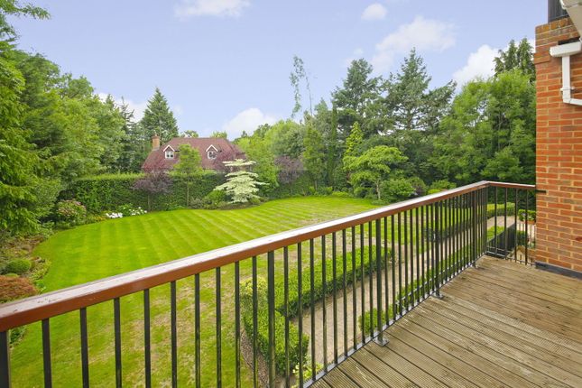 5, Flat  Latimer Place, Northwood photo 4