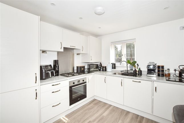 Butlers Way, East Grinstead photo 3