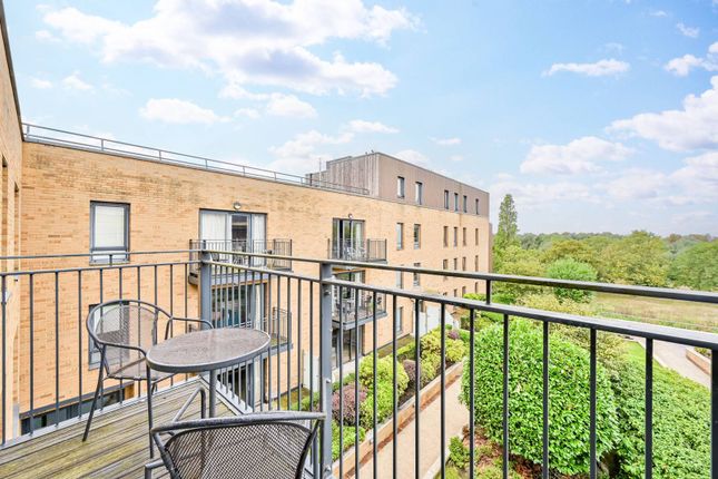 Thumbnail Flat for sale in Meadowside, Kidbrooke, London