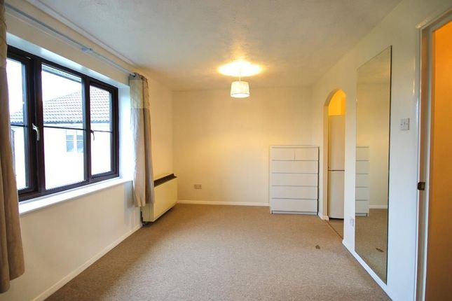 20 Campion Court, Wembley photo 2