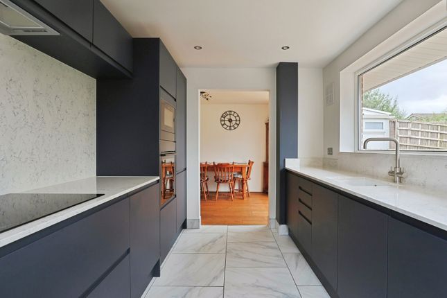 369, Verity Crescent, Dorset photo 2
