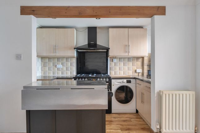 2, Gatefield Cottage, High Road, Coulsdon photo 3
