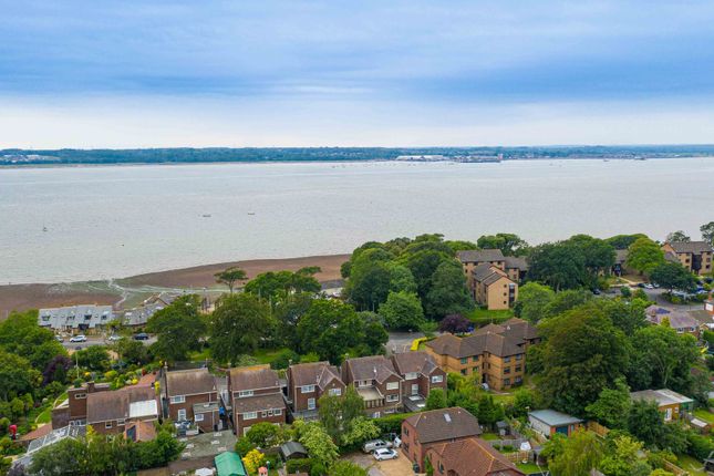 3 Sedgemead, Southampton photo 3