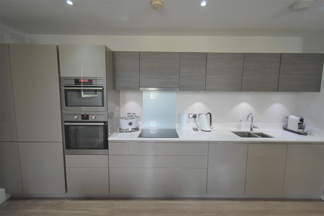 41, Martin Drive, Dartford photo 5