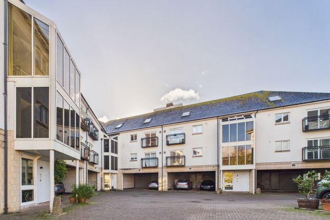 Cam02089G0-Pr0608-Still019