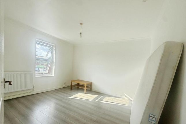 4, Mill Road, South Ockendon photo 2