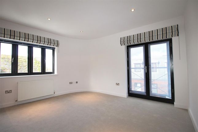 Flat 10, Canute House, Strand Street, Poole photo 2