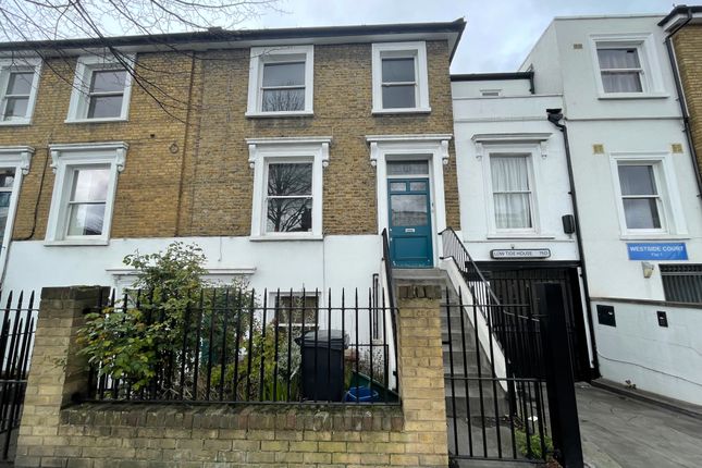 Flat to rent in Southgate Road, London