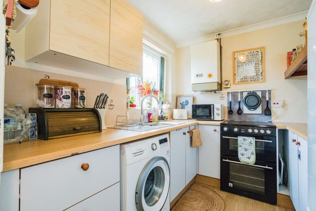 1 Ringwood Close, Warrington photo 3