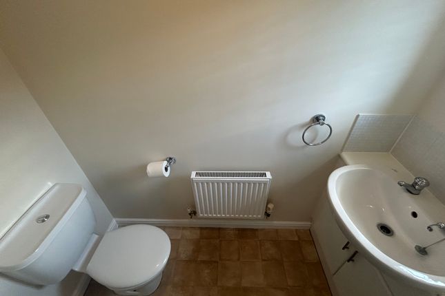 7, Brook Close, Eastleigh photo 2