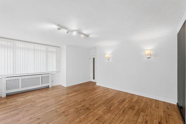25, Greenwood, London photo 3