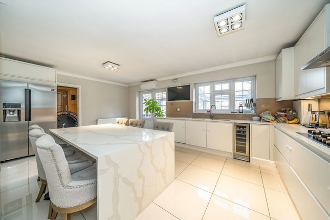 118, Fern Lane, Hounslow photo 4