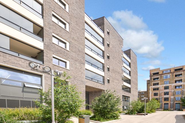 Flat for sale in New Tannery Way, London