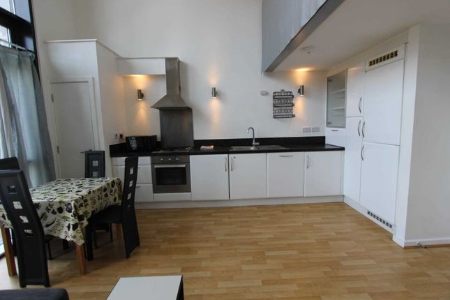 Flat to rent in Issognis House, Acton