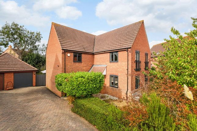 2, Ayrton Close, Milton Keynes photo 3
