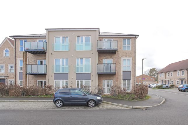 Flat to rent in Clifton Close, Bicester