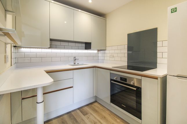 33, Farley Court, Farnborough photo 3