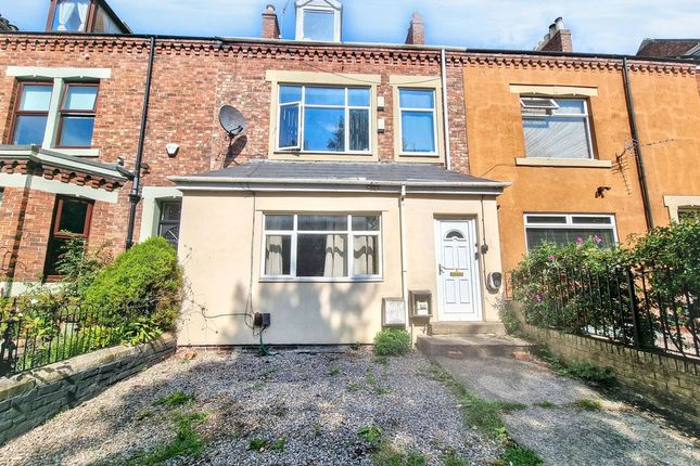 1-bed flat on 3, Loraine Terrace, Newcastle Upon Tyne, £45,000