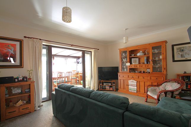 11 Meadow View, Leicester photo 2