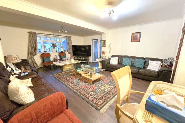 51, Paddington Close, Greater London photo 2