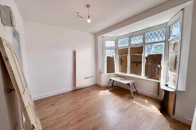 106, Whitton Avenue East, Greenford photo 3