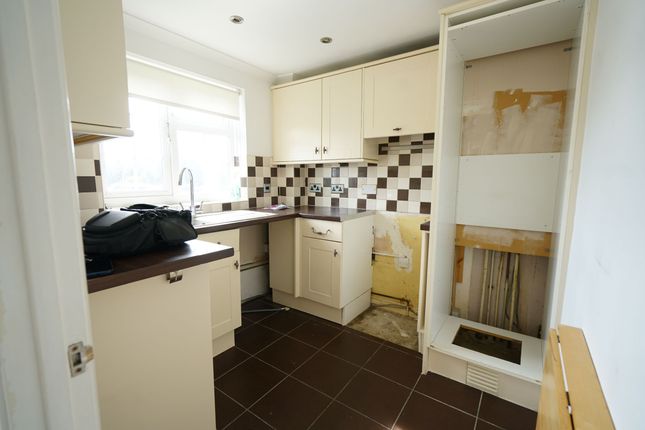 7 Cherry Tree Close, Grays photo 5