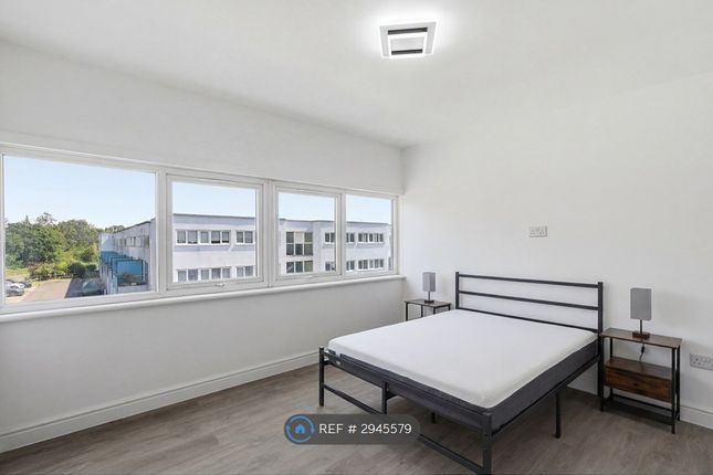 Kent Close, Mitcham photo 4