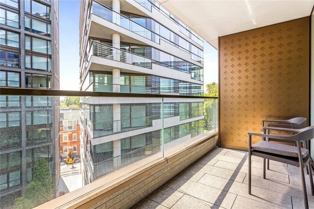 Flat to rent in Blenheim House, Crown Square, London Bridge