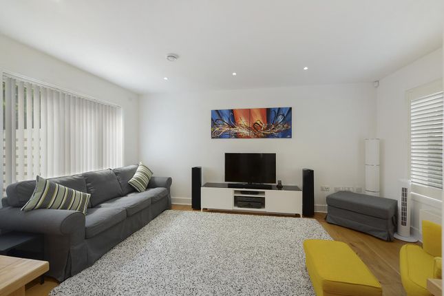 12, Carlton Close, Kings Hill photo 4