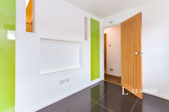 Flat 5, 4, Gunville Crescent, Gunville Crescent photo 4