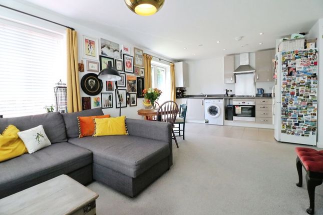 Flat 2, 21, Kenyon Way, Slough photo 5